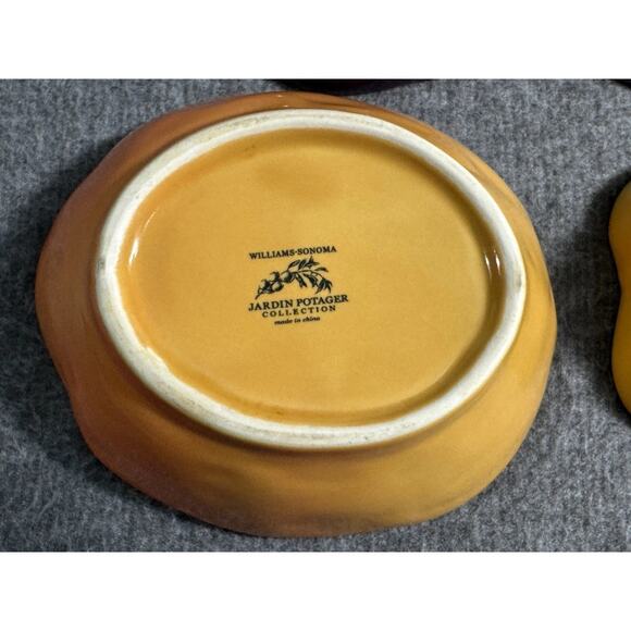 Williams Sonoma Jardin Potager Veggie Bowls - Pumpkin/Pepper/Eggplant - Set of 3 - Picture 5 of 8